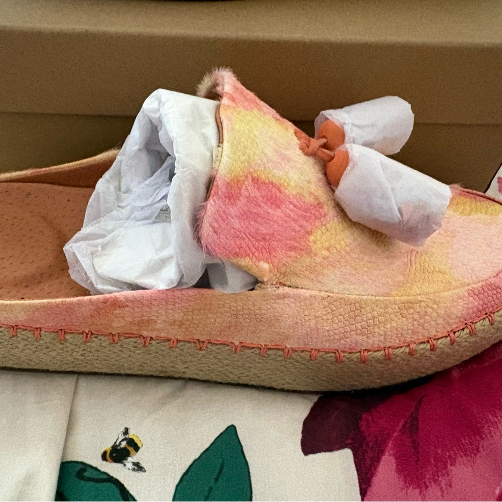 NWT Gentle Souls Vibrant Pink and Yellow Clogs Size 10 - Picture 4 of 9